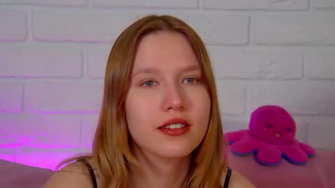 LiliLinn online show from May 15, 7:39 am