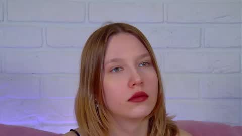 LiliLinn online show from May 2, 6:08 am