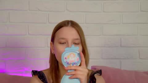 LiliLinn online show from May 25, 4:18 am