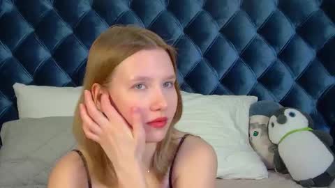 LiliLinn online show from February 28, 6:17 am