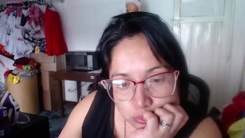 Laura lopez online show from December 10, 7:00 pm