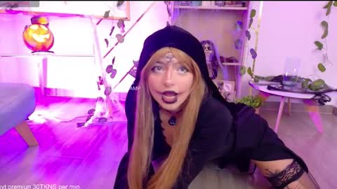 LILITH 200 LIKES   Thursday Clown Costume M online show from October 28, 10:22 pm