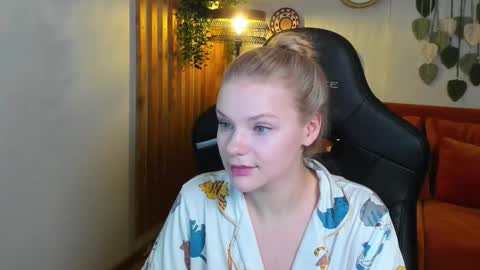 Snapshot of lilitrosen chatting on October 21, 7:28 pm lilitrosen online show from October 21, 7:28 pm