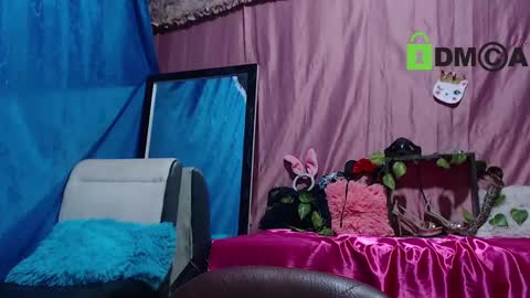 Snapshot of lilits_boobs chatting on December 6, 3:24 am liliana online show from December 6, 3:24 am