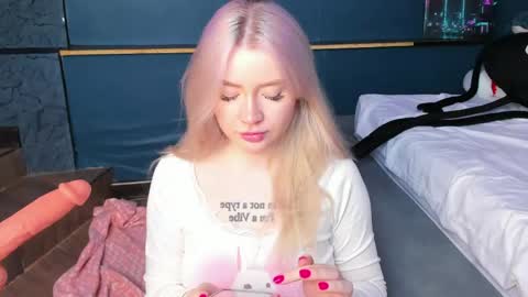 lillie_berry online show from April 20, 4:48 am