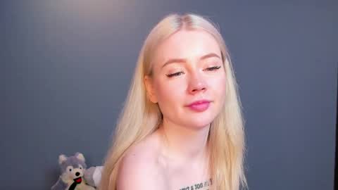 lillie_berry online show from April 14, 5:33 am