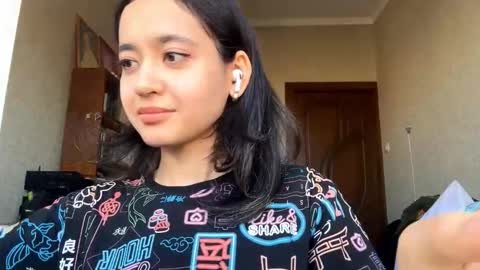 lillieborbon online show from November 17, 8:06 am