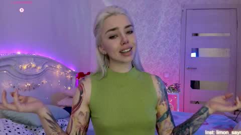 LilliMoore online show from October 25, 12:00 am