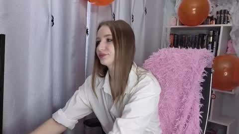 LillyFan X online show from October 26, 6:25 am