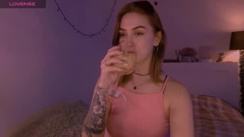 LillyFarey online show from November 22, 7:01 pm