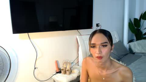lillyholland online show from February 20, 8:39 am