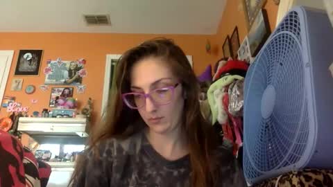 hi guys im back on here 3 online show from March 24, 10:05 pm