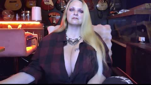 Snapshot of lillyth chatting on October 23, 5:42 am Lillyth Eden online show from October 23, 5:42 am
