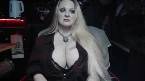 Lillyth Eden online show from December 2, 6:10 am