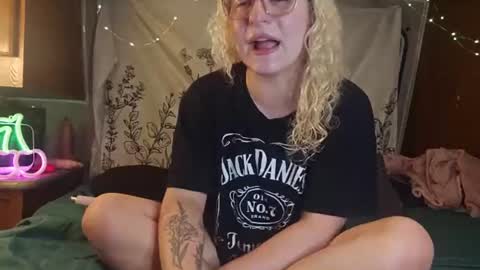 LilPies  online show from July 14, 6:07 am