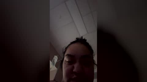 lily2fly online show from April 28, 10:41 am