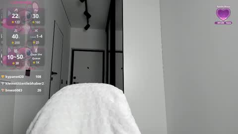 LILY online show from February 25, 8:32 pm