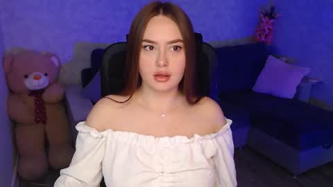 lily_baker_ online show from June 3, 8:17 am