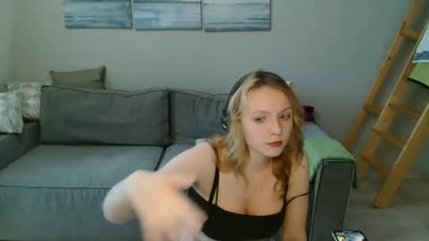 Snapshot of lily_dollyx chatting on October 24, 10:16 am Lily dollyx online show from October 24, 10:16 am