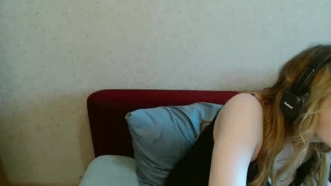 Lily dollyx online show from March 17, 1:05 pm