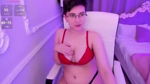Snapshot of lily_merlin chatting on February 28, 12:10 am Lily online show from February 28, 12:10 am