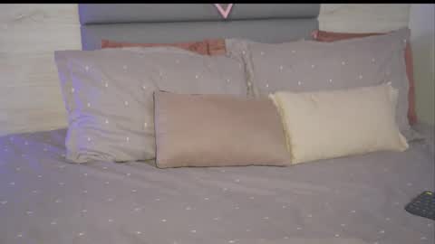 Lily Miiller online show from November 18, 9:40 pm