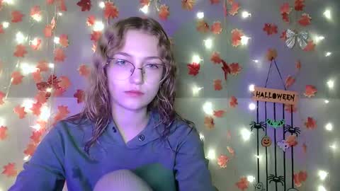 small lily online show from October 19, 3:06 pm