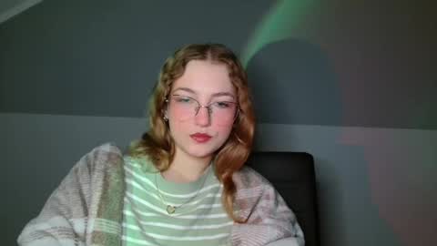 small lily online show from February 5, 6:22 pm