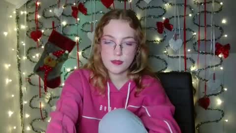 small lily online show from December 16, 6:25 pm