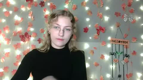 small lily online show from October 7, 11:39 am