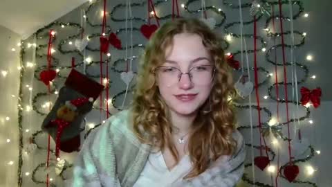 small lily online show from December 5, 6:49 pm