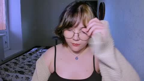 Lily online show from April 1, 1:41 pm