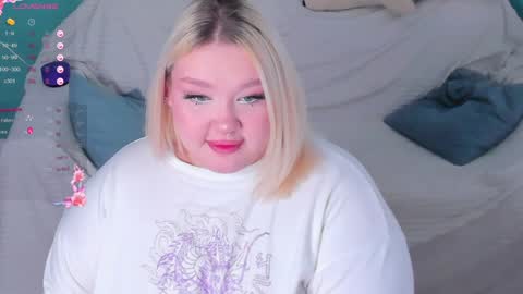 Lily online show from February 5, 9:04 am