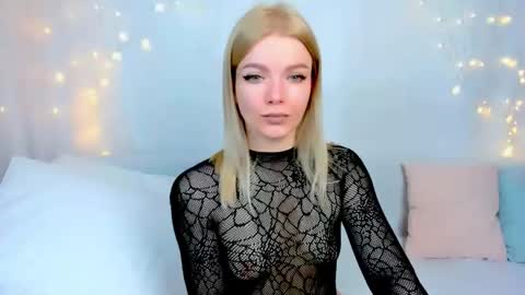 lilydavisss online show from March 18, 2:39 am
