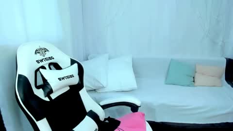 lilydavisss online show from April 12, 3:54 am