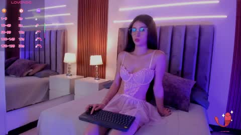 Lili online show from April 9, 12:00 pm