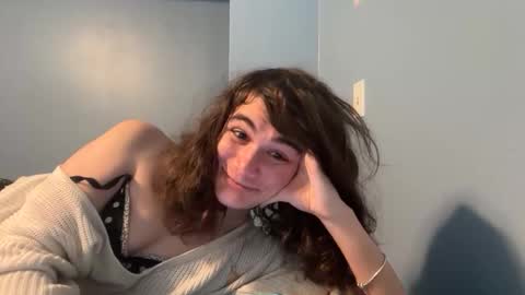 lilylustwell online show from April 2, 6:15 pm