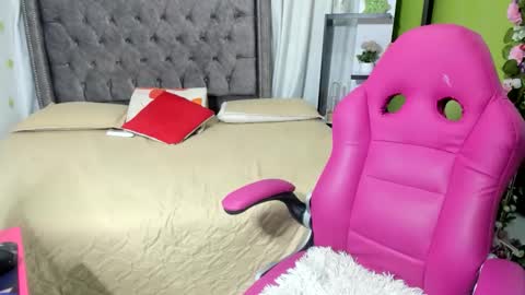 lina_clark_ online show from March 28, 6:53 pm