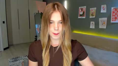 Lina online show from March 6, 1:32 pm