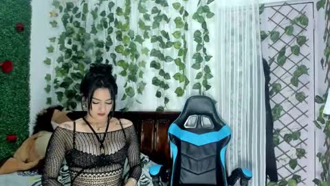 paola online show from February 7, 1:30 am