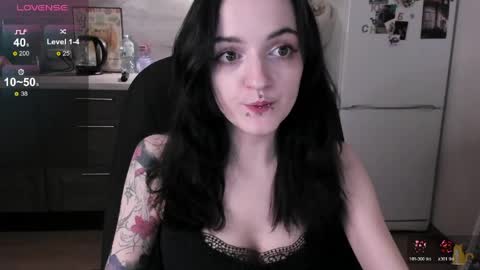 Lina 3  1715622743 online show from April 4, 5:09 pm