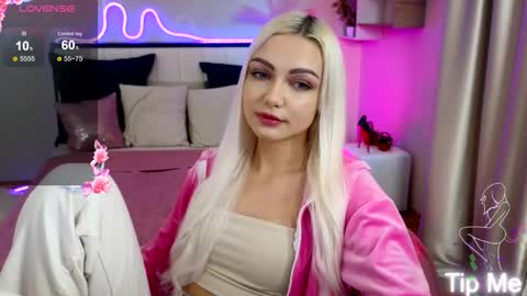 I am Lina online show from October 18, 2:21 pm