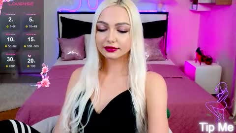 I am Lina online show from October 5, 2:24 pm