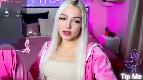 I am Lina online show from October 11, 2:11 pm