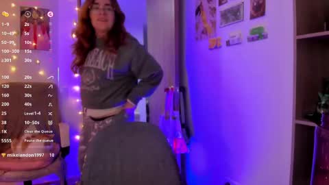 Giggles  online show from October 1, 2:10 am