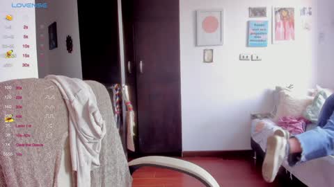 Giggles  online show from January 10, 2:13 pm