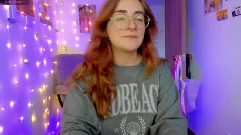 Giggles  online show from October 5, 10:39 pm