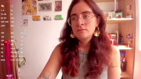 Giggles  online show from January 7, 2:55 pm