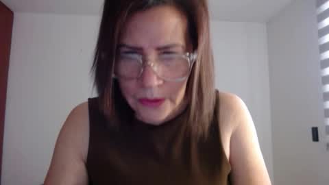 Linda Hanna online show from December 1, 2:26 pm