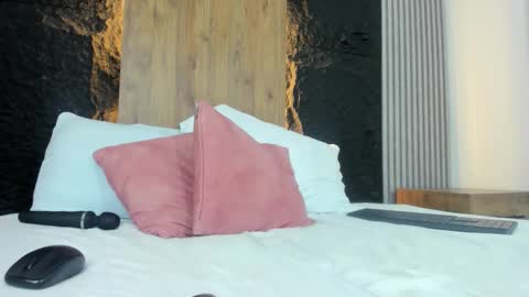 linda_montoya online show from March 4, 7:44 pm